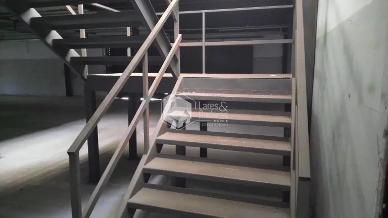 Imagem GALPÃO INDUSTRIAL/COMERCIAL NA CASA VERDE COM 861 M² DE ÁREA CONSTRUÍDA, SENDO 500 M² DE PISO E 445 M² DE MEZANINO.