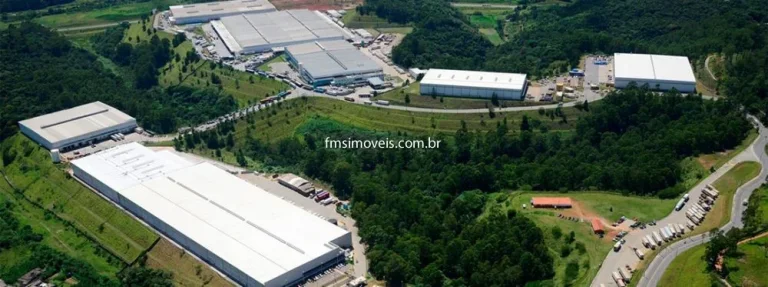 Imagem Galpão Industrial para Locação em Embu das Artes-SP, Bairro Jardim Magaly: 5 Salas, 50 Banheiros, 40 Vagas de Garagem, 45.500m² de Área.