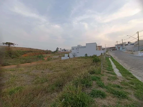 Imagem Construa em Grande Estilo: Lote de 500m2 em Condomínio Fechado