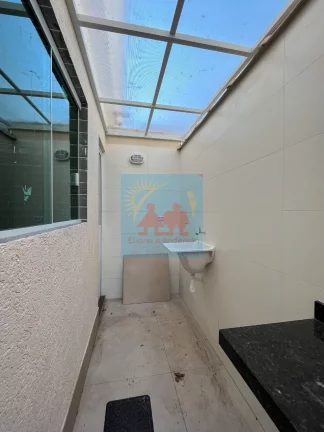 Imagem Sobrado à Venda 2 suites, churrasqueira, 2 vagas, na Ocian, Praia Grande - Fino Acabamento! 410mil