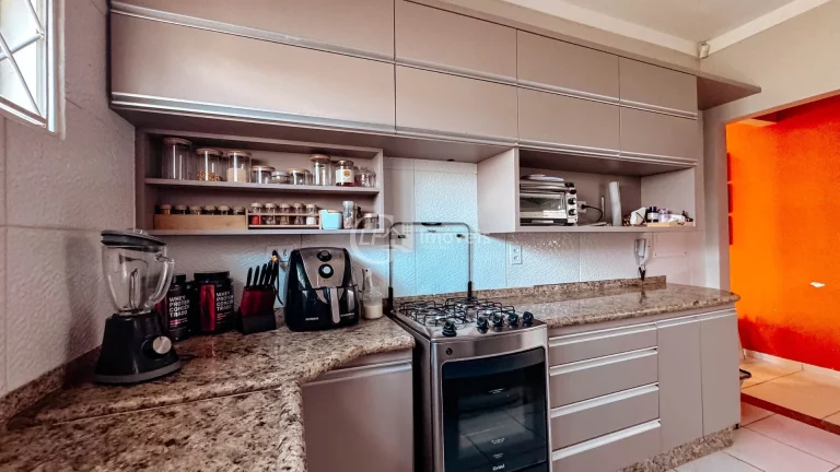 Imagem Imperdível: Casa à venda em Campo Grande-MS no Carandá Bosque II! 3 quartos, 2 suítes, 3 salas, 4 banheiros, 2 vagas, 180,41 m².