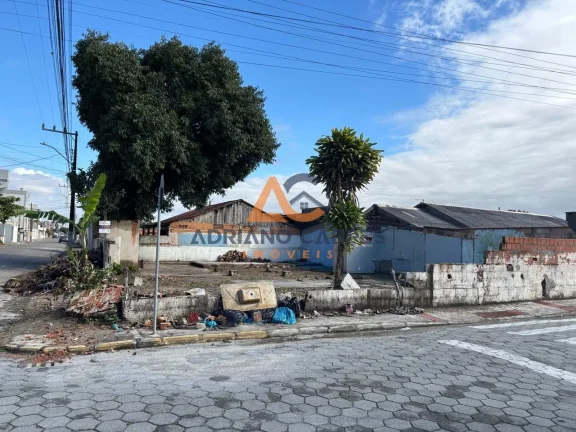 Terreno a venda no centro de Navegantes, Adriano Carpes Imóveis vende