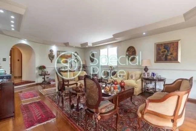 Imagem Lindo apartamento com prédio clássico e imponente. São 197m² de área privativa, 3 dormitórios ...