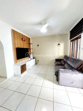 Imagem Térrea, bem localizada!
Ótimo estado, armários, muito agradável com potencial para ampliação c...