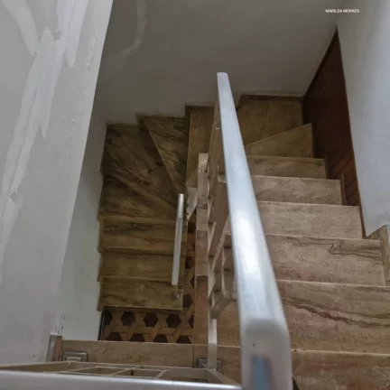 Foto do imóvel: Casa confortável de 2 dormitórios, 2 banheiros, sala para dois ambientes, com entrada lateral e va...