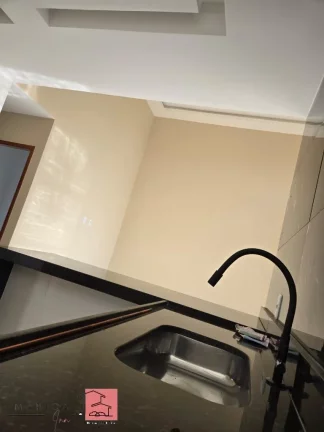 Imagem CASA NOVA LINEAR COM 3 QUARTOS SENDO 1 SUÍTE - ACABAMENTO FINO