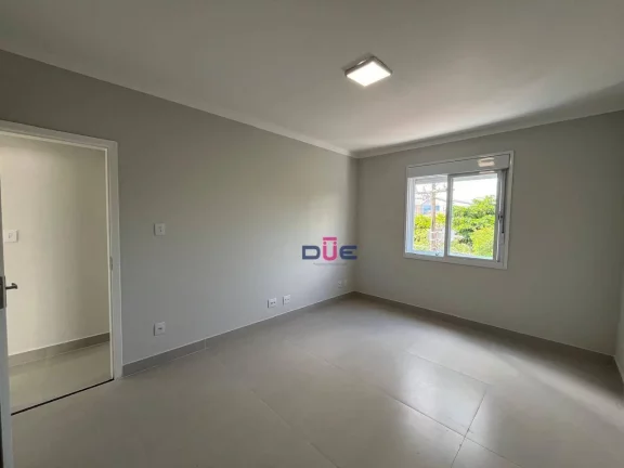 Imagem Apartamento impecável, no canal 6 de frente, 2° andar com sacadinha. 2 quartos sendo 1 suite e vaga