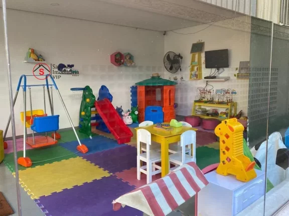 Imagem Aconchegante apartamento à venda com 2 quartos, sendo 1 suíte, e 2 banheiros no total. O condomínio ?(C) bem equipado com diversas instalações, apropriad