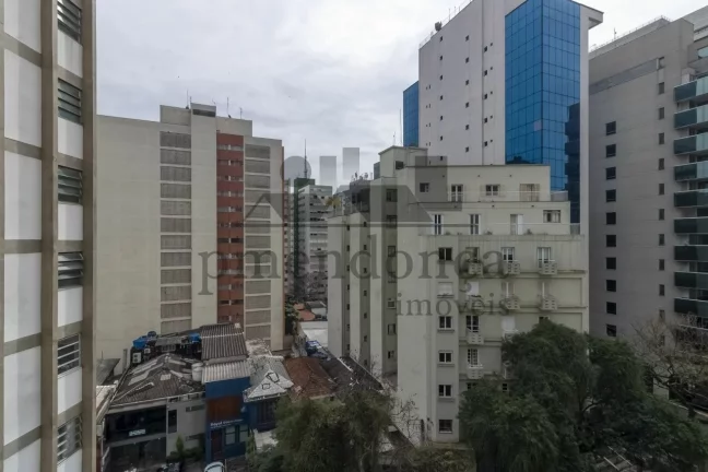 Imagem Apartamento reformado com 267m², 3 suítes e 2 vagas de garagem a venda no Paraíso.