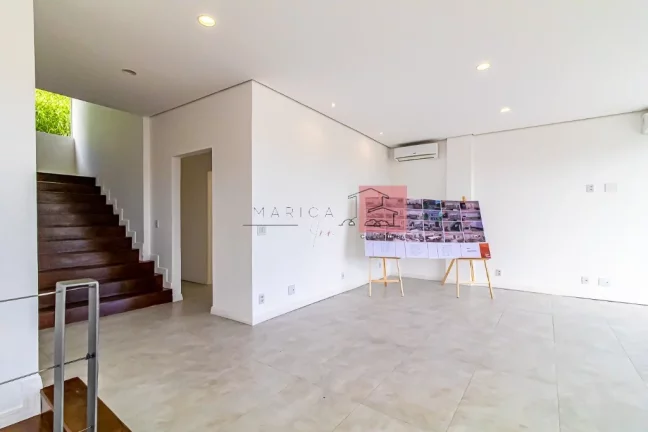 Imagem Casa Triplex com 436m² no melhor condomínio de Pendotiba.