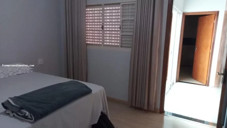 Imagem Casa para Venda em Araras, Jardim Santa Olívia II, 3 dormitórios, 1 suíte, 1 banheiro, 1 vaga