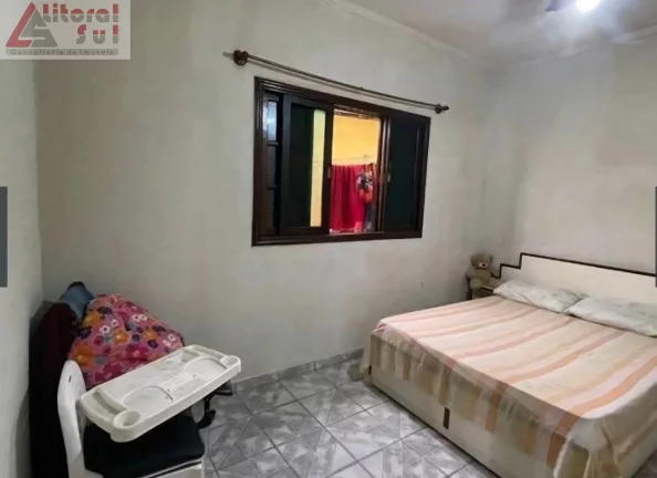 Imagem Imperdível oportunidade! Casa à venda em Praia Grande-SP, bairro Tupi, 3 quartos, 1 sala, 1 banheiro, 105 m² de área.