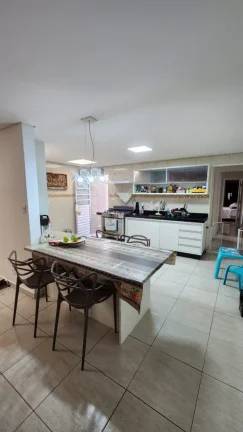 Imagem Linda casa totalmente reformada à venda. Ao lado do Parque Regional da Criança!