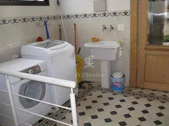 Imagem Casa à venda ao lado do Colégio Miguel de Cervantes, 530 m² com 3 suítes, 4 vagas - Morumbi /SP