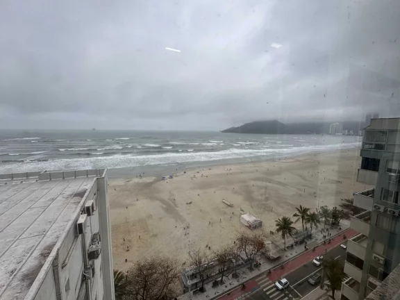 Imagem Apartamento frente mar com 3 dormitórios sendo 2 suítes e 1 vaga de garagem em Balneário Camboriú