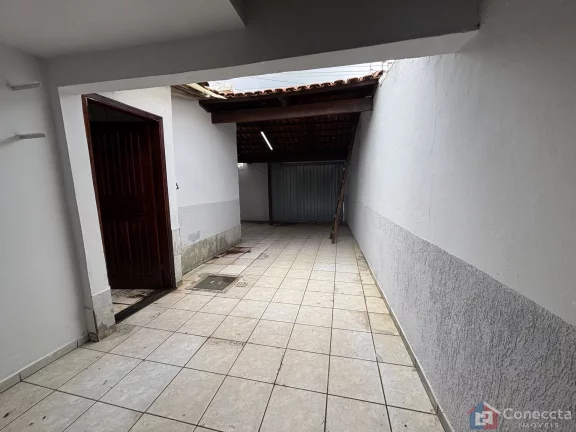 Imagem Casa para Locação no Santa Terezinha em Patos de Minas – 3 Quartos, Suíte e Garagem