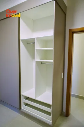 Imagem Casa de Luxo em Condomínio à Venda em Ribeirão Preto-SP no Bairro Bonfim Paulista: 3 Quartos, 3 Suítes, 1 Sala, 4 Banheiros, 4 Vagas, 180m².