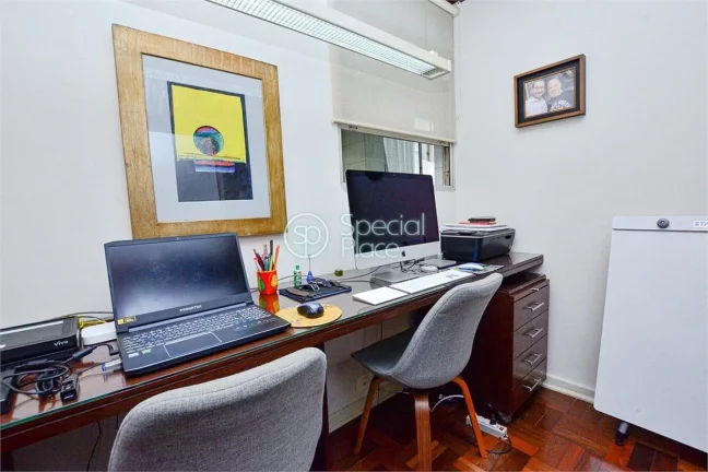 Imagem Lindo apartamento com 113m2, 2 dormitórios e 1 vaga na garagem. Living para dois ambientes, piso em...