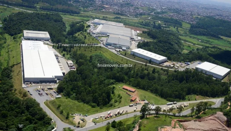 Imagem Galpão Industrial para Locação em Embu das Artes-SP, Bairro Jardim Magaly: 5 Salas, 50 Banheiros, 40 Vagas de Garagem, 45.500m² de Área.