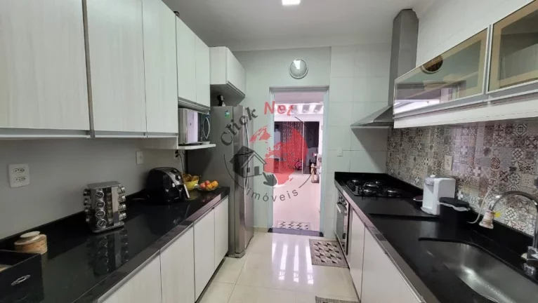 Imagem Lindo sobrado à venda, reformado recentemente e pronto para morar no bairro Demarchi, São Bernardo do Campo com 3 dormitórios, sendo 1 suíte, 2 vagas, 100 m².