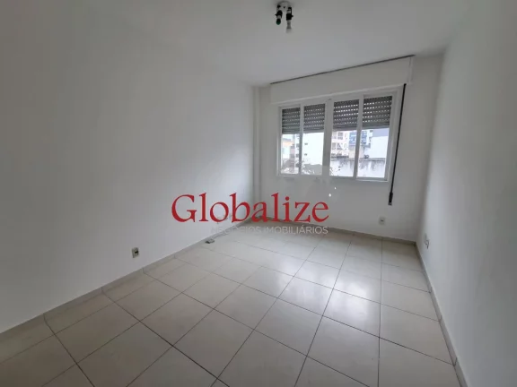 Imagem Apartamento à venda com 108m², 3 quartos, 3 banheiros, sala ampla, quadra da praia, garagem por R$495.000,00 no Boqueirão em Santos