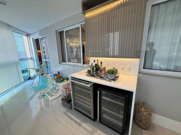 Imagem Apartamento 4 quartos, duas suítes montado de porteira fechada à venda na Praia