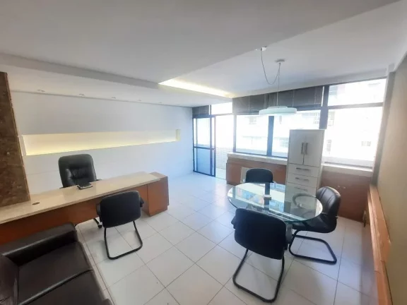 Imagem Sala Comercial à Venda, 81,8 m2, 2 ambientes com sacada, 2 bwc, garagem, Centro, Florianópolis, SC