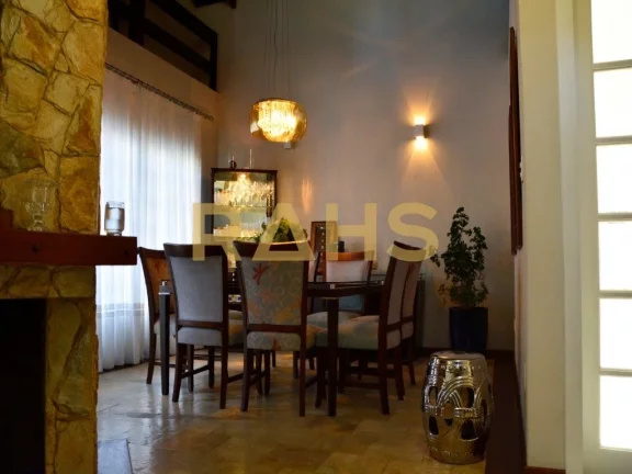 Imagem Descubra a vida luxuosa em um condomínio fechado com este incrível imóvel de 2 andares com 3 quar...