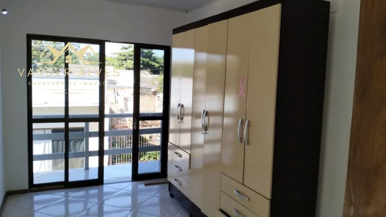 Imagem Imperdível casa para venda ou locação em Foz do Iguaçu-PR, 4 quartos, 1 suite, 2 salas, 2 banheiros, 3 vagas de garagem.