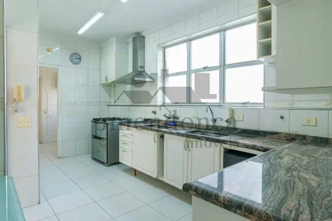 Imagem Apartamento no Jardim Paulista com 175m², 3 quartos (1 suíte) e 1 vaga.