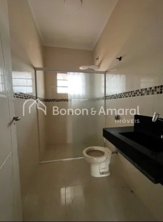 Imagem Linda casa à venda em Mirante do Lenheiro, Valinhos. Este sobrado possui 3 quartos, incluindo uma s...