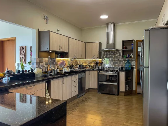 Imagem Casa em Condomínio Fechado em Taubaté — 3 Unidades, Gourmet e 2 Lareiras