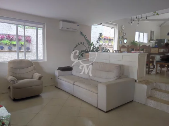 Imagem Excelente Casa em Condomínio Fechado