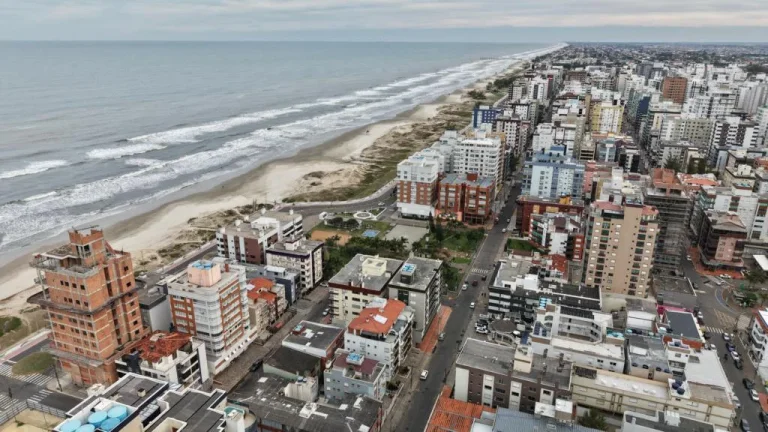 Imagem Apartamento 2Dórmitórios dependência - Bairro Centro
