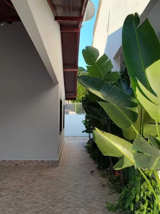 Imagem Casa alto padrão com 3 dormitórios sendo 1 suíte e garagem ampla em Balneário Camboriú