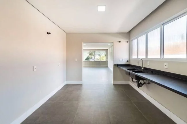 Imagem Vende-se casa reformada com 405 metros quadrados e 4 suítes no Alto de Pinheiros Casa com 405m² de...