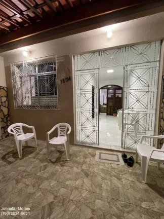 Imagem Casa na Rua de Bahia - Espaçosa e Confortável, Ótima Localização!