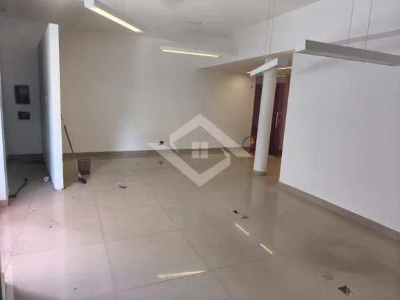 Imagem Loja Comercial de 80m² – Pronta para o Seu Negócio na Rua Aurelino Leal.