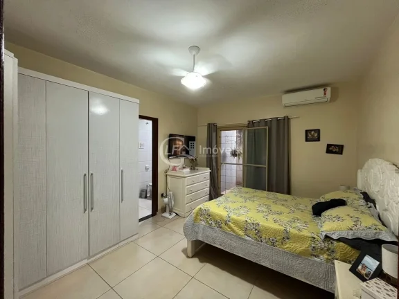 Imagem Linda casa de esquina - Casa espaçosa