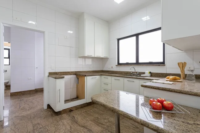 Imagem Apartamento Reformado 269M², 3Q, 3 Suítes, 2 Salas, 3 Banheiros, 4 Vagas, Varanda, Closet, Academia, Piscina, Salão de Festas, Brinquedoteca.