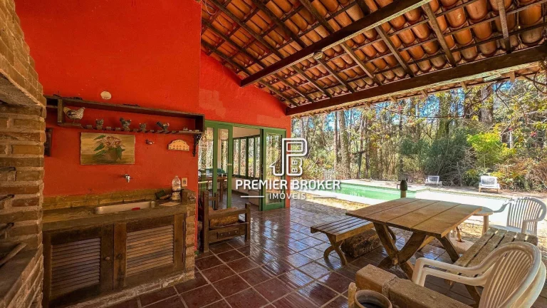 Imagem Casa com 4 dormitórios à venda, 230 m² por R$ 690.000,00 - Zona Rural - Teresópolis/RJ