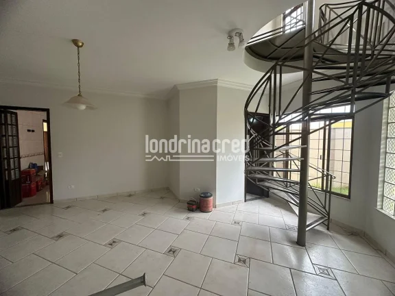 Imagem Magnífico Sobrado com 3 Dormitórios, Suíte, Piscina, Churrasqueira e 4 Vagas de Garagem em Terreno de 416 m² - Oportunidade em Zona Residencial ZR-4!