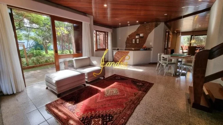 Imagem Sobrado no Centro de Xangri-la com 05 dormitórios com piscina