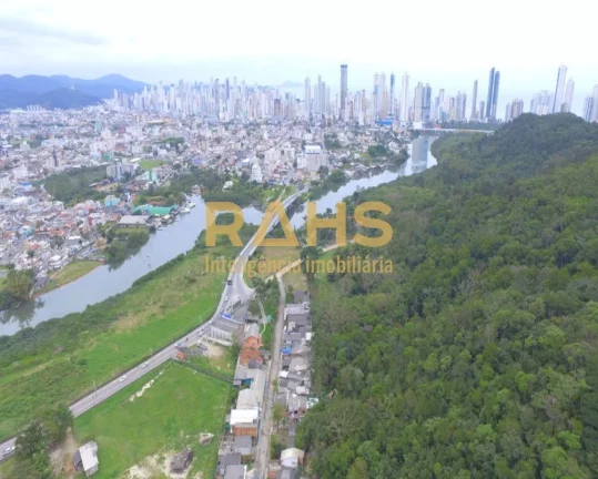 Imagem Amplo terreno frente Av. Santo Amaro (principal avenida que liga as duas cidades de Camboriú e Baln...
