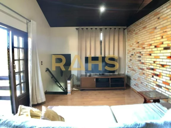 Imagem Sobrado com 2 suítes e 1 quarto, ampla área gourmet com churrasqueira e piscina, 2 vagas de garage...