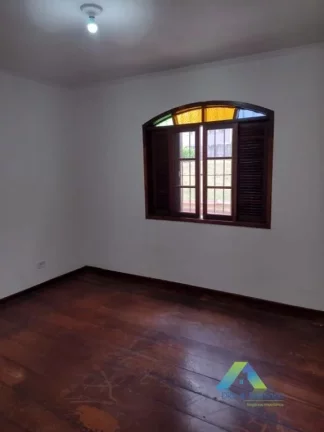 Imagem SANTO ANDRÉ Sobrado 198 metros, 3 dormitórios, 2 vagas com ótima localização e valor !!!