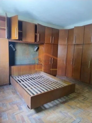 Imagem Casa antiga 2 dormitórios, 1 banheiro, 
1 vaga de garagem e cômodos amplos. Imóvel precisa de ref...