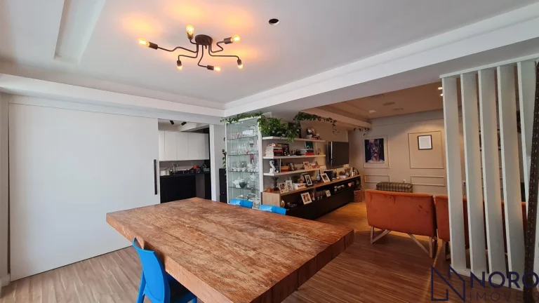 Imagem Apartamento Espaçoso com 3 Suítes e 2 Vagas no Centro de Santa Maria