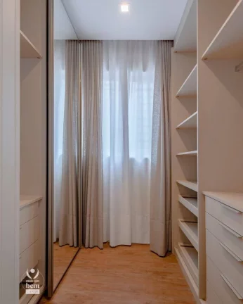 Imagem Apartamento de 95 m² com 3 quartos (1 suíte), lavabo, ampla sacada c/ churrasqueira, 2 vagas de garagem á venda por R$ 1.360.069,00 - Batel