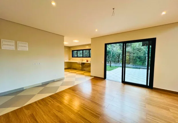 Imagem Refúgio Contemporâneo na Vila Siomara: Design, Terreno Plano e o Silêncio das Araucárias